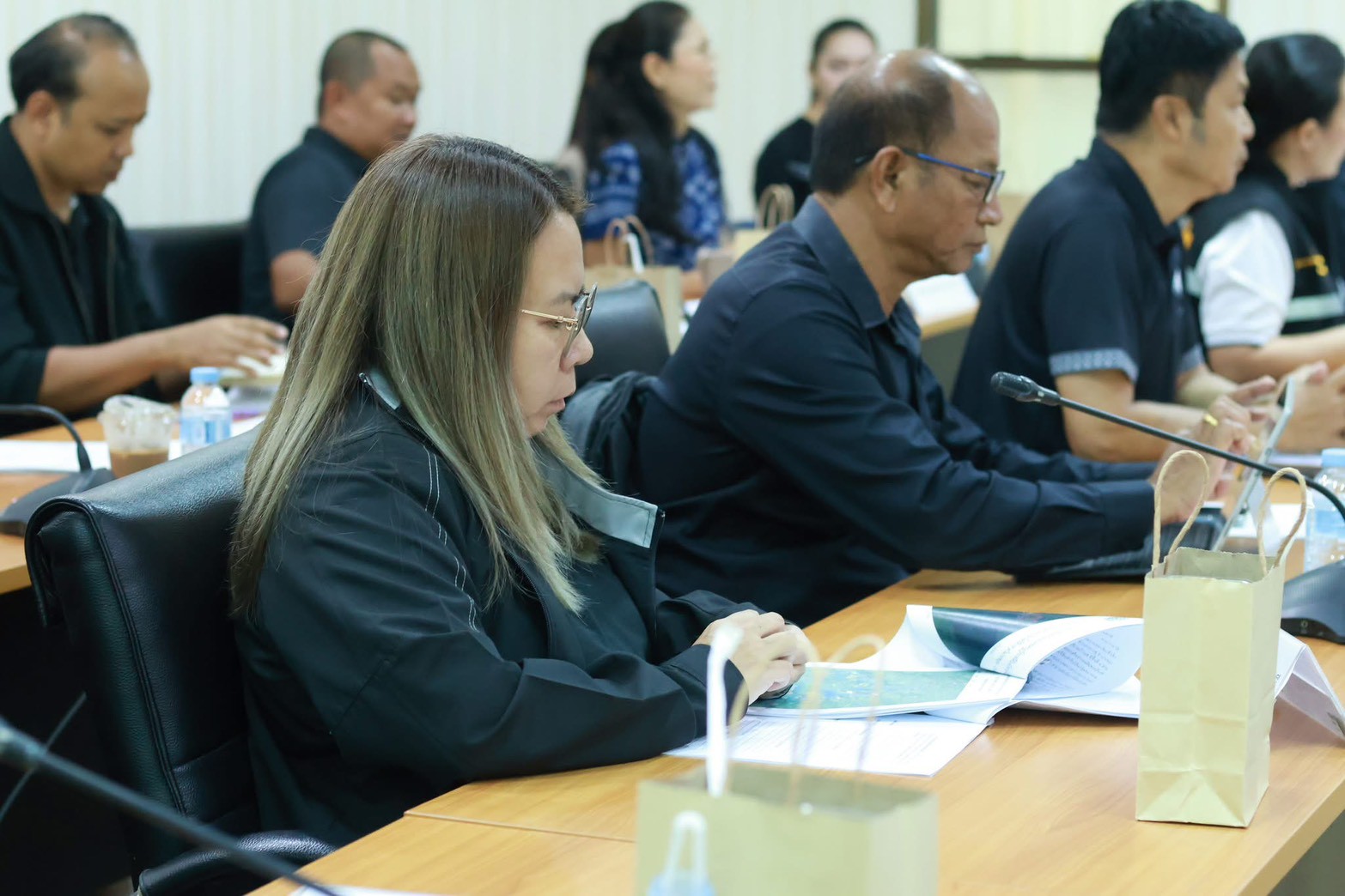 title - ประชุมแก้ไขปัญหาความเดือดร้อน